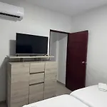 Apartamentos el mochilero frente a la playa piso 1 apto 1