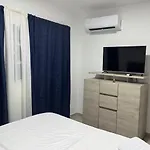 Apartamentos el mochilero frente a la playa piso 1 apto 1
