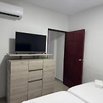 Apartamentos el mochilero frente a la playa piso 1 apto 1