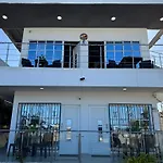 Apartamentos el mochilero frente a la playa piso 1 apto 1